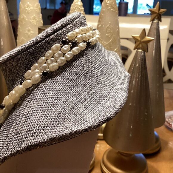 White Faux Rice Pearls with Black Beads and Goldtone Spacers - Picture 6 of 10